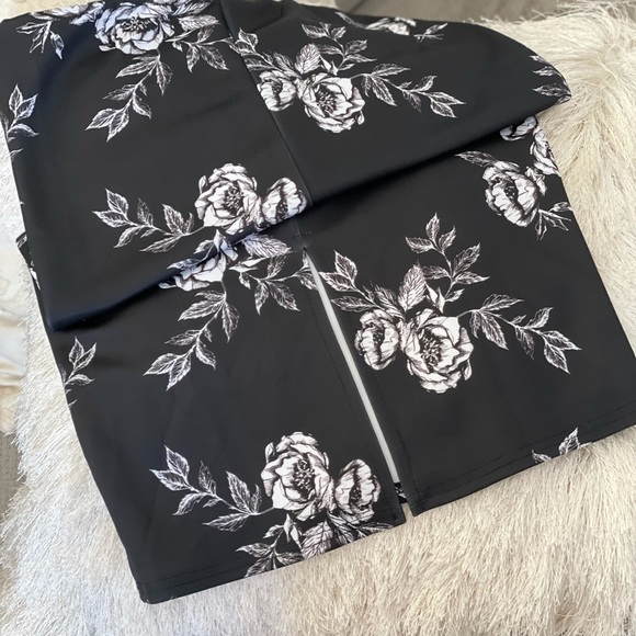 Missguided Dresses & Skirts - MIDI skirt with from split, SZ 6